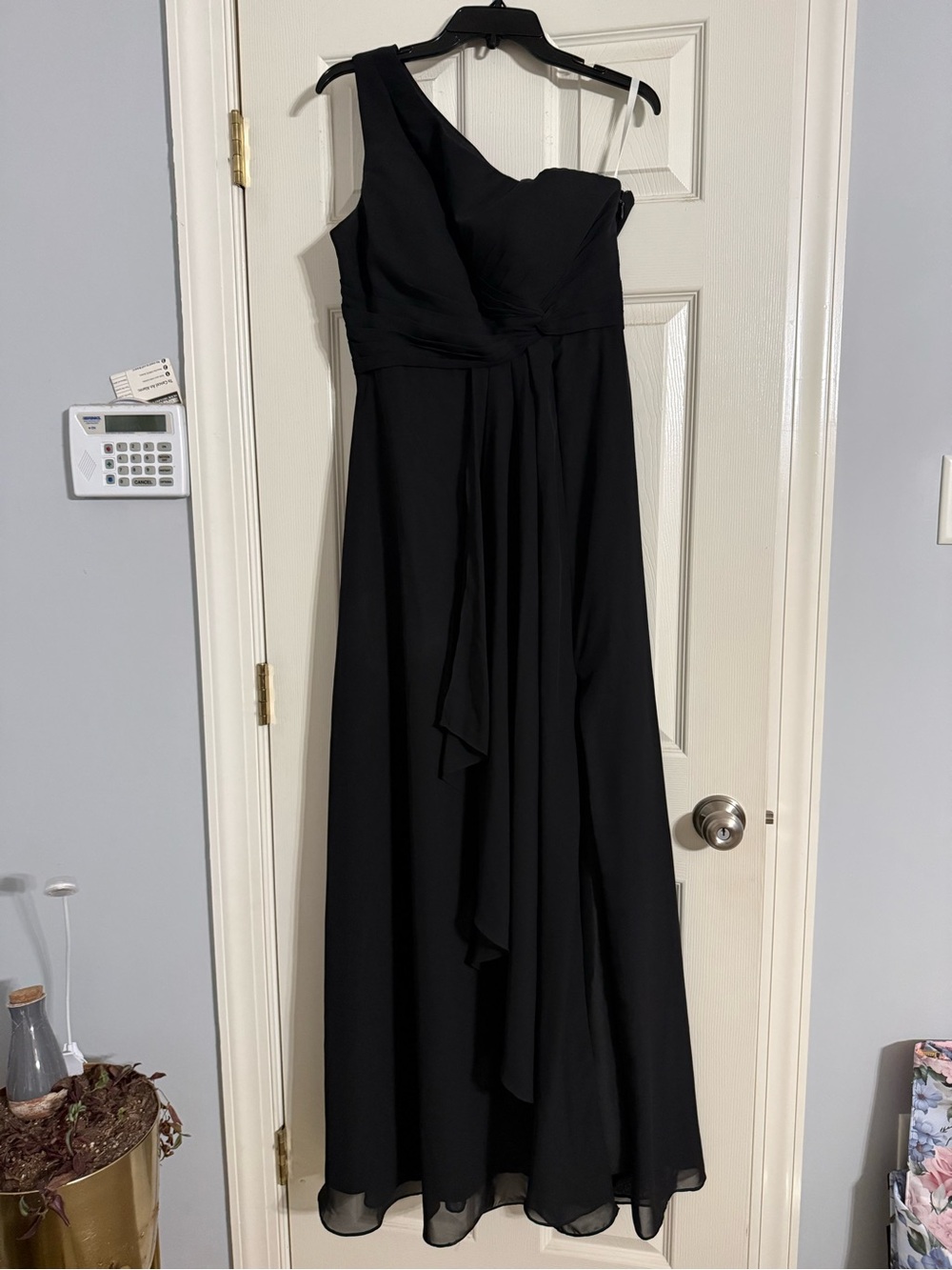 Black One-Shoulder Evening Dress
